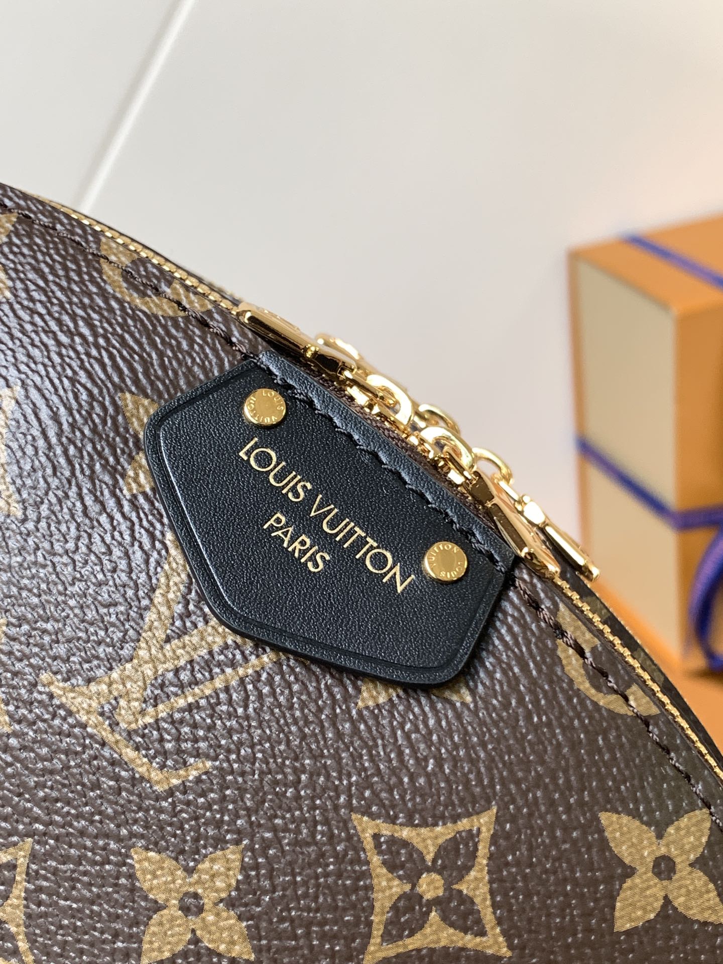 ALMA BE BAG 27 IN BROWN MONOGRAM CANVAS AND COWHIDE