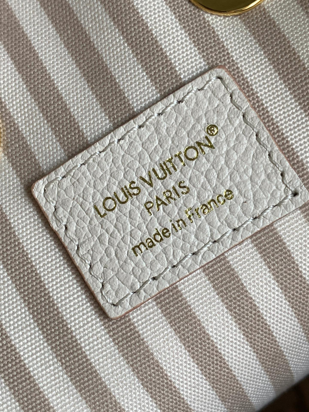 NÉONOÉ 26 IN WHITE AND PINK MONOGRAM CANVAS