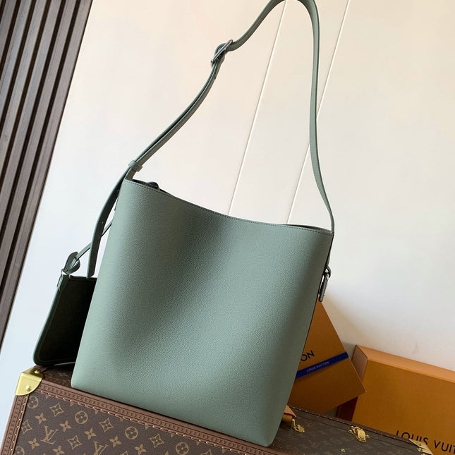 LV 26S VERSO HOBO BAG 33 IN PASTEL GREEN CALFSKIN