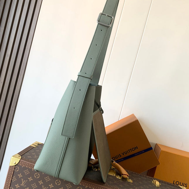 LV 26S VERSO HOBO BAG 33 IN PASTEL GREEN CALFSKIN