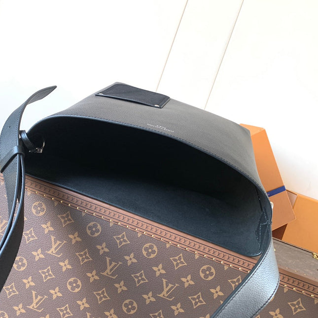 LV 26S VERSO HOBO BAG 33 IN BLACK CALFSKIN