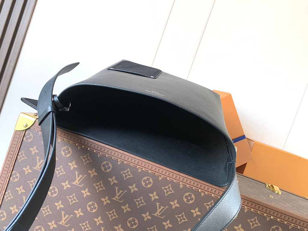 LV 26S VERSO HOBO BAG 33 IN BLACK CALFSKIN