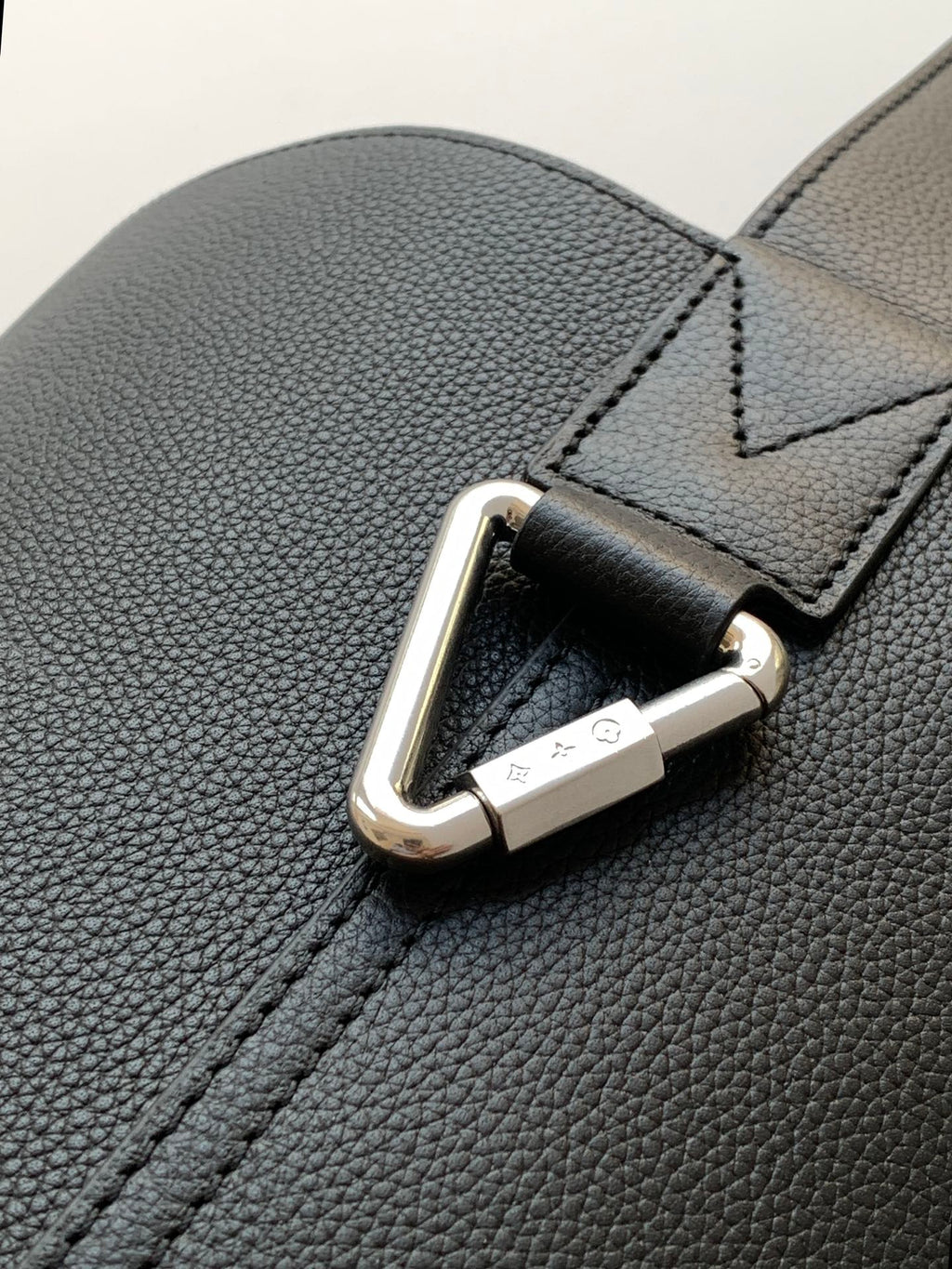 LV 26S VERSO HOBO BAG 33 IN BLACK CALFSKIN