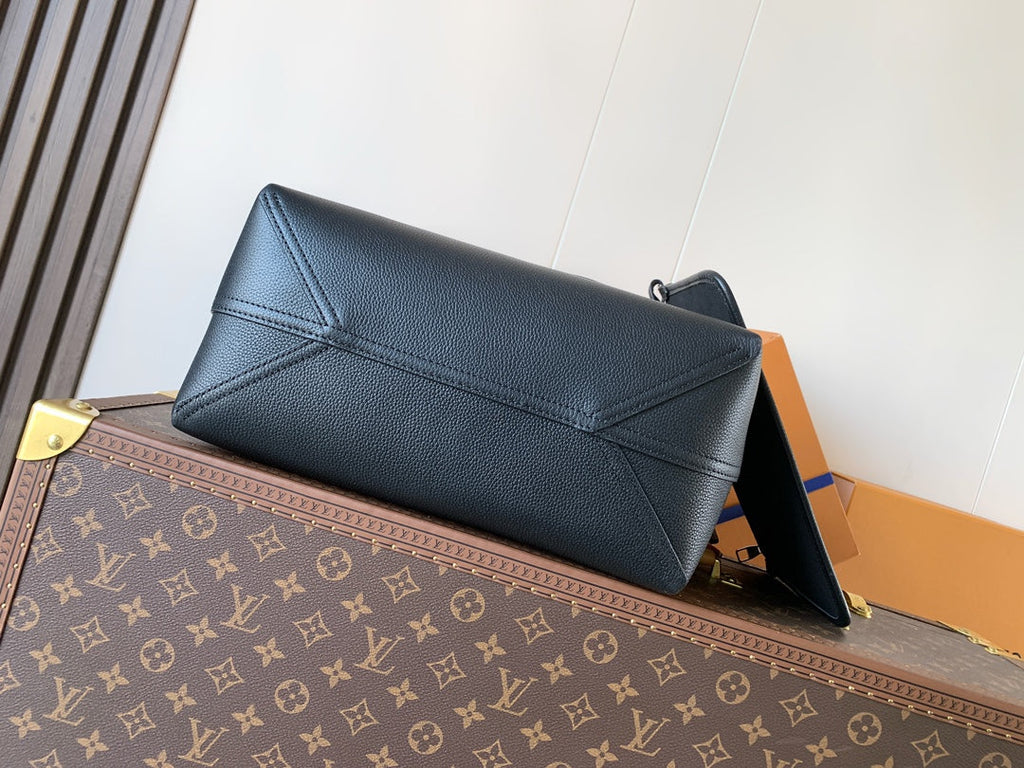 LV 26S VERSO HOBO BAG 33 IN BLACK CALFSKIN