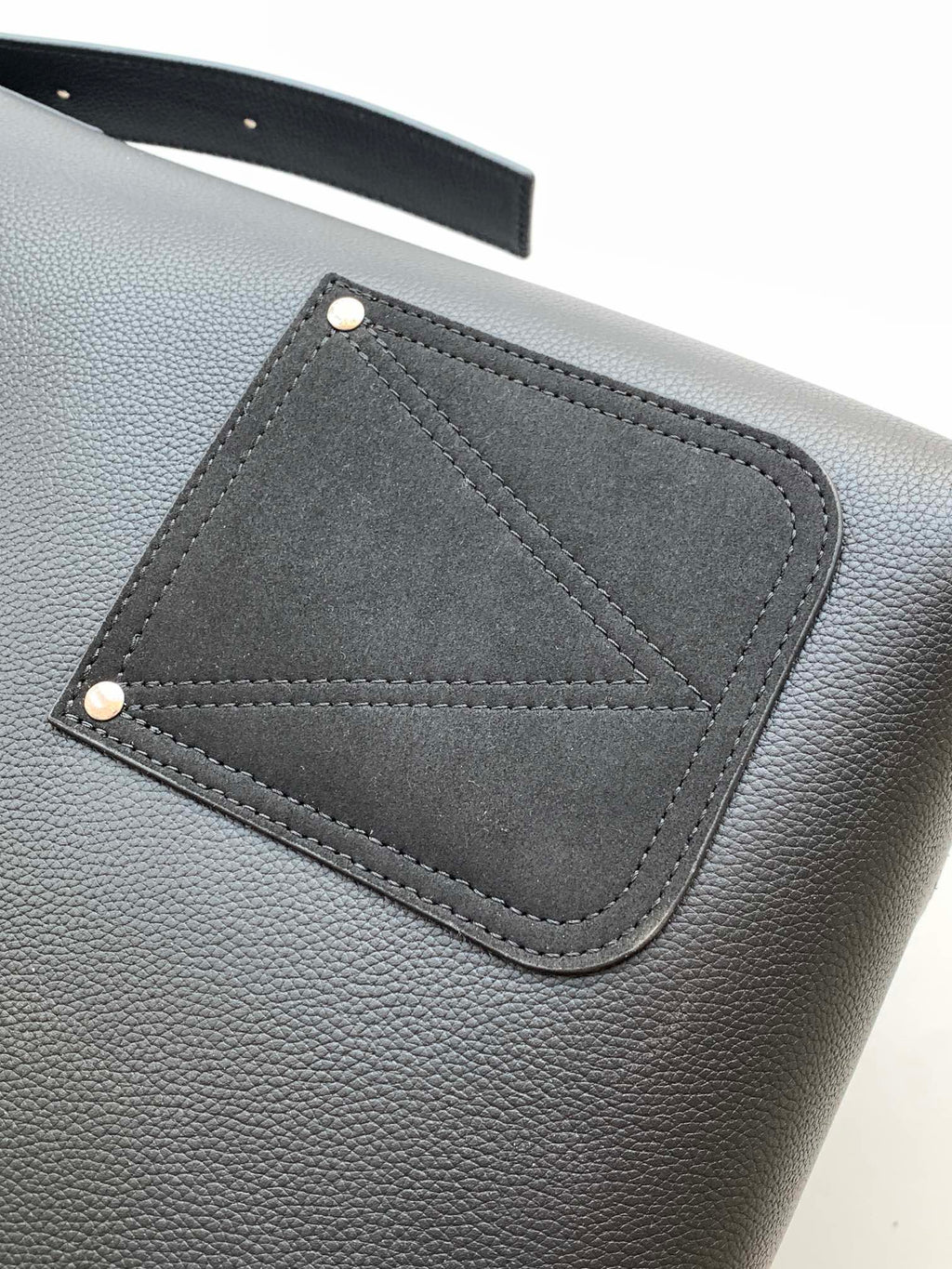 LV 26S VERSO HOBO BAG 33 IN BLACK CALFSKIN