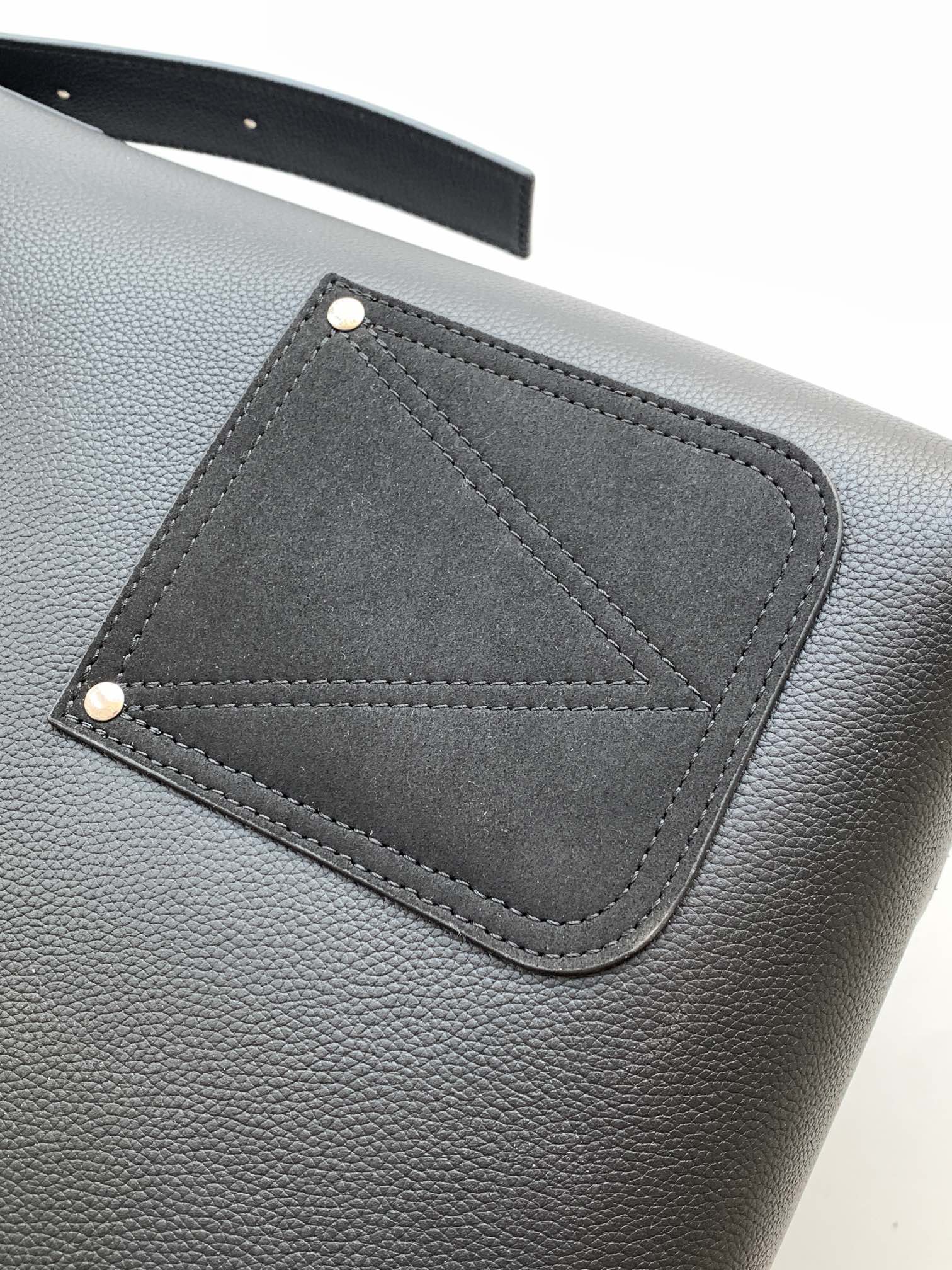 LV 26S VERSO HOBO BAG 33 IN BLACK CALFSKIN