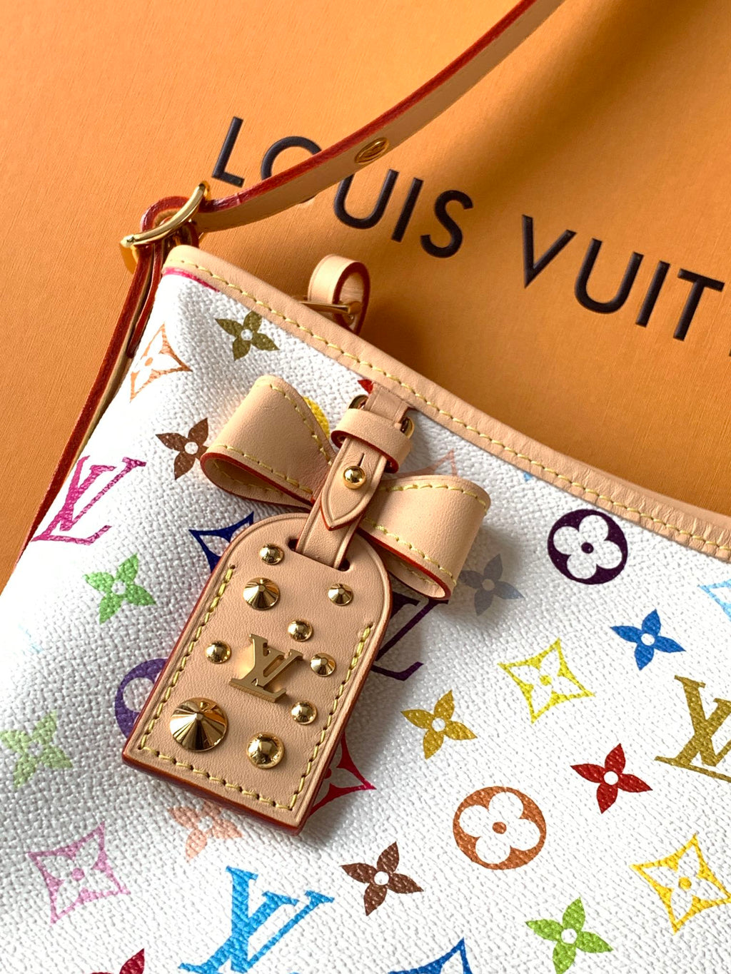 LV 26S CARRYALL EAST WEST BAG 36 IN WHITE CANVAS FABRIC