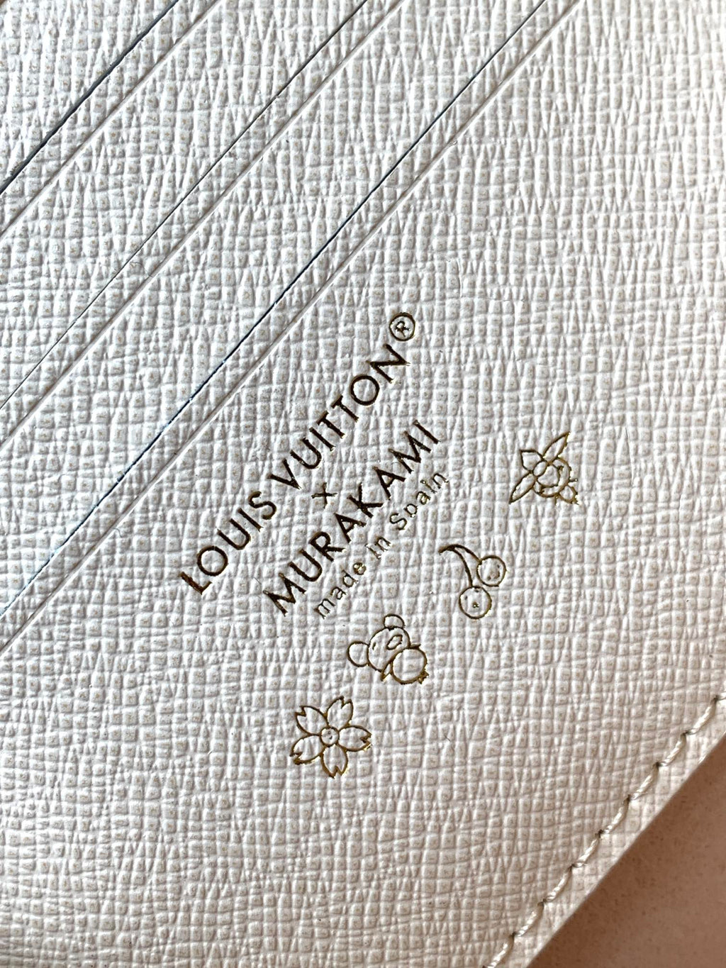 LV 26S WALLET ON CHAIN IVY 23 IN WHITE COATED CANVAS