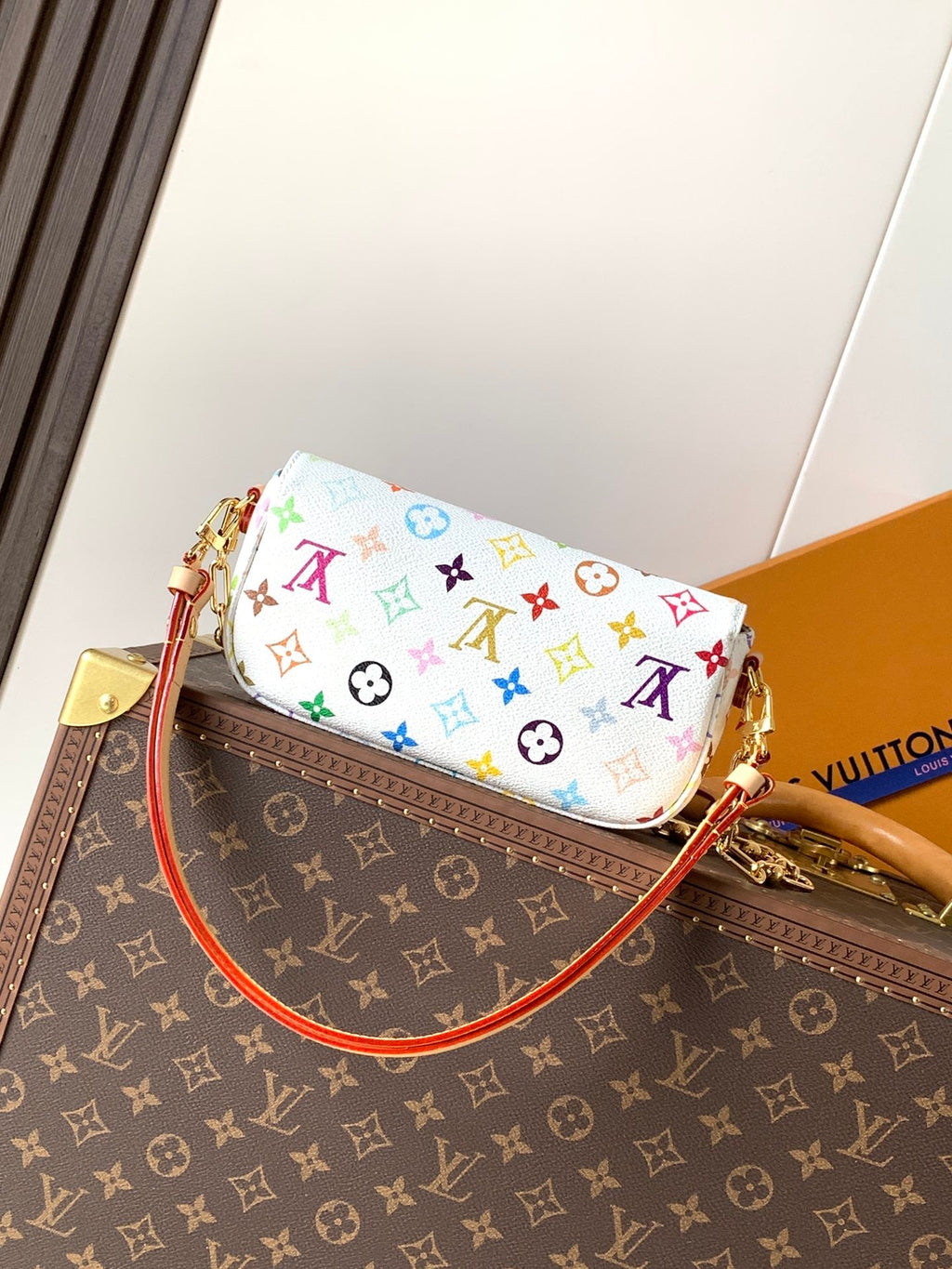 LV 26S WALLET ON CHAIN IVY 23 IN WHITE COATED CANVAS