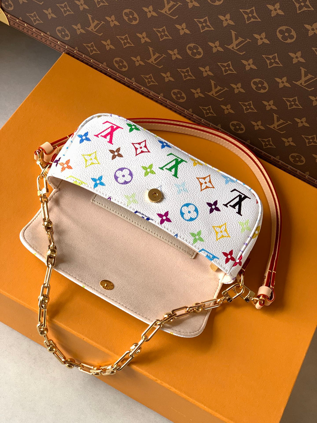 LV 26S WALLET ON CHAIN IVY 23 IN WHITE COATED CANVAS
