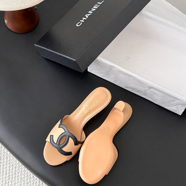 CHANEL MULES IN BEIGE AND BLACK CALFSKIN
