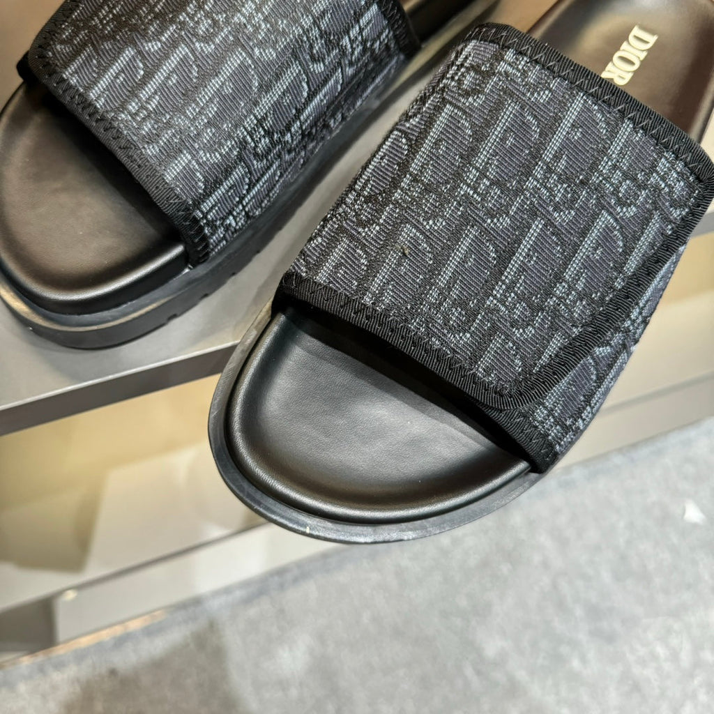 CD VELCRO STRAP SLIPPER BLACK JACQUARD