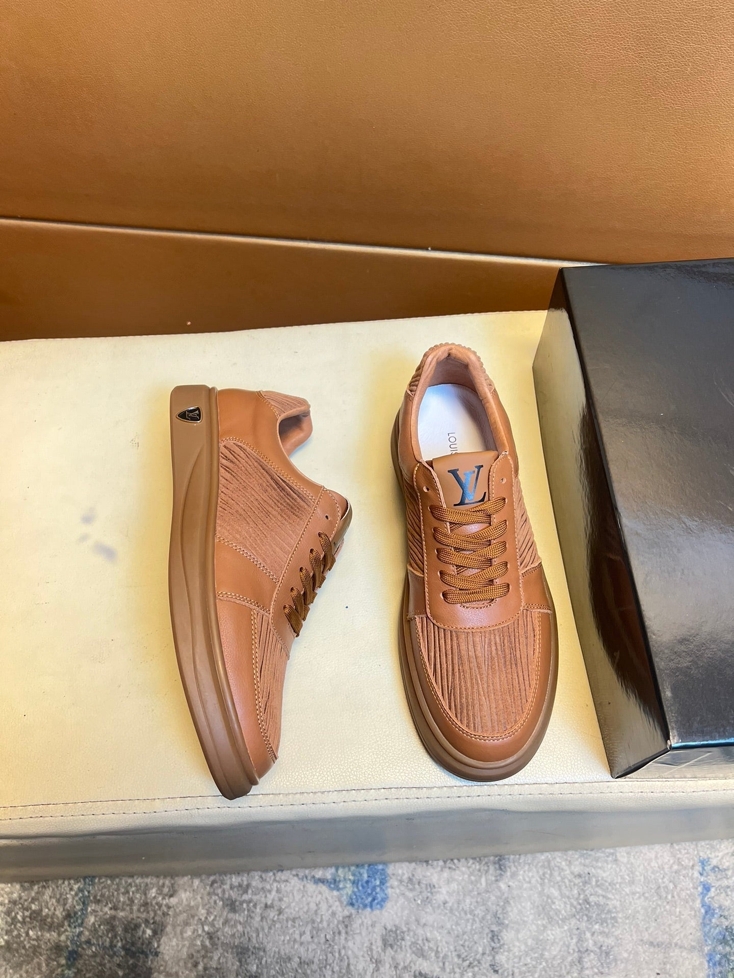 LV SNEAKERS IN RUSSET BROWN CALFSKIN AND SUEDE