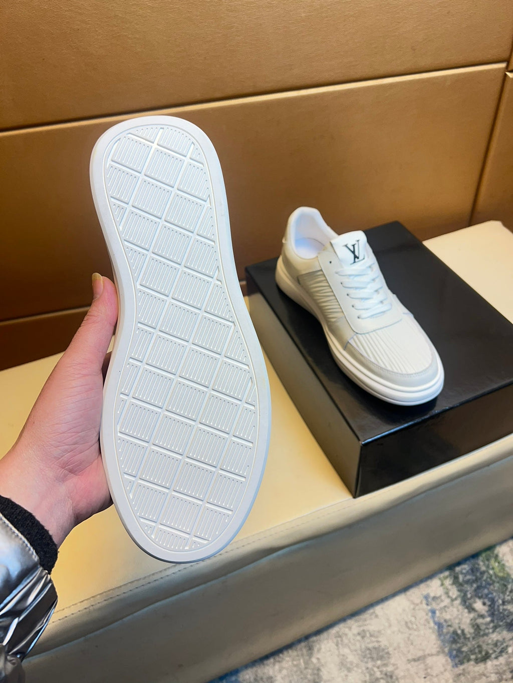 LV SNEAKERS IN WHITE CALFSKIN AND SUEDE