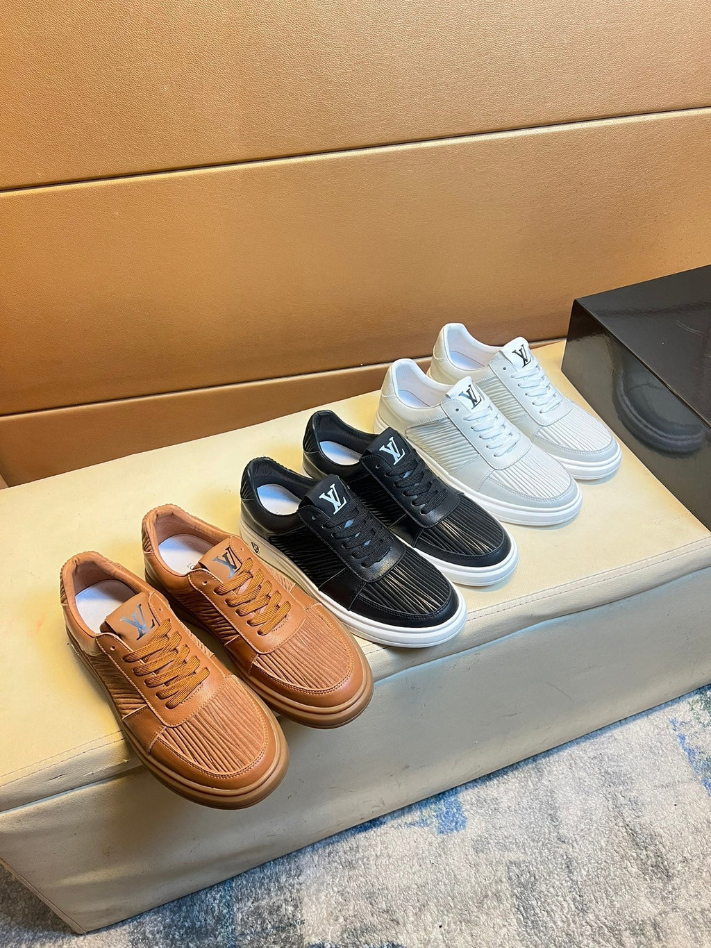 LV SNEAKERS IN BLACK CALFSKIN AND SUEDE