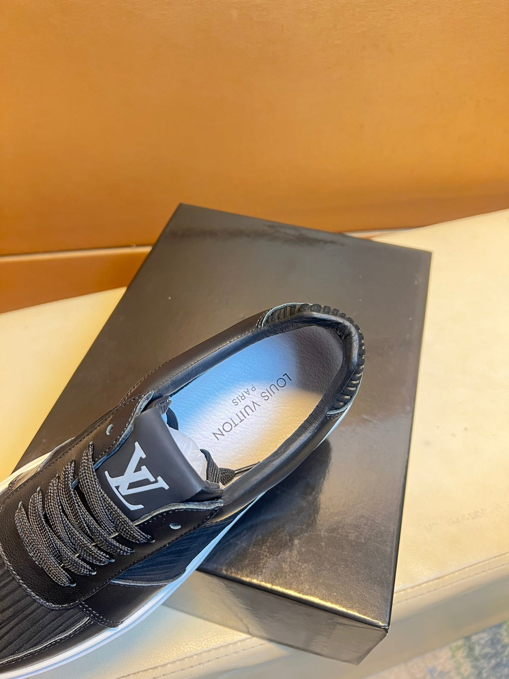 LV SNEAKERS IN BLACK CALFSKIN AND SUEDE