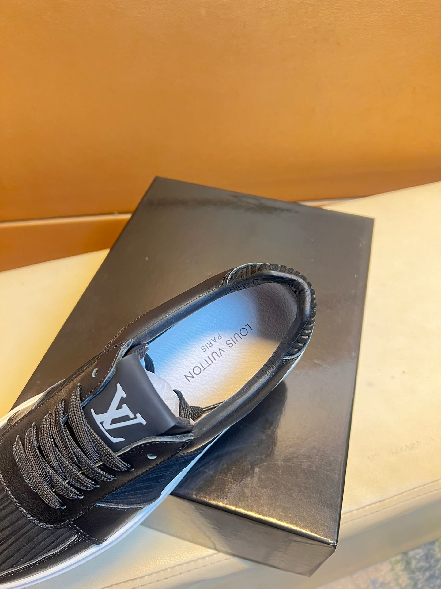 LV SNEAKERS IN BLACK CALFSKIN AND SUEDE