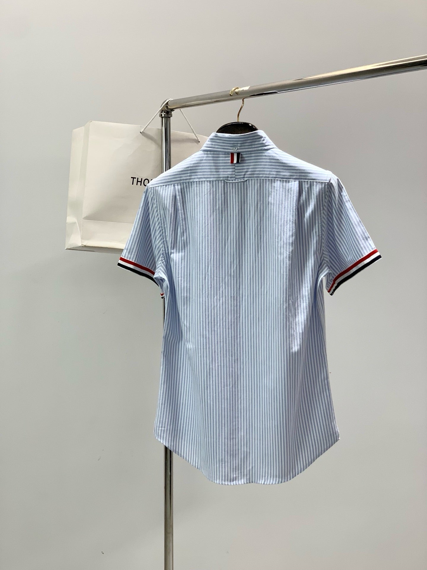THOM 26S SHORT-SLEEVED SHIRT STYLE 132