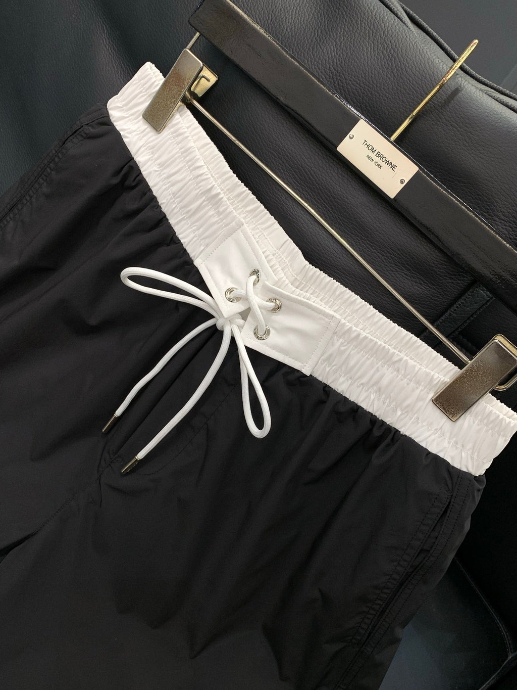 MONCLER 26S SHORTS 567