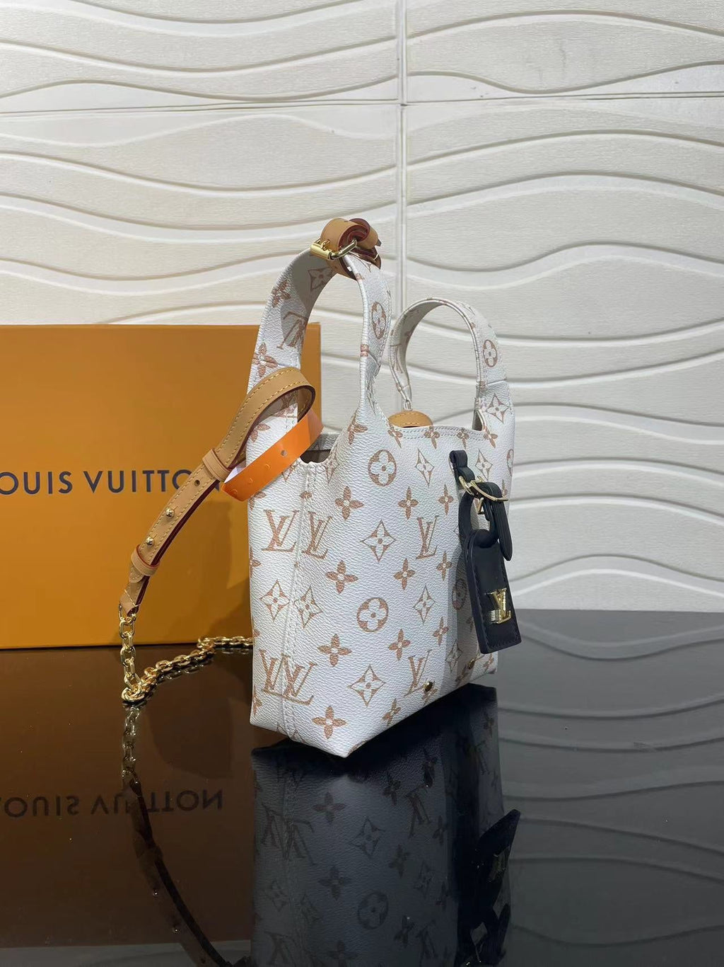 LV ATLANTIS BB 17 IN WHITE MONOGRAM COATED CANVAS