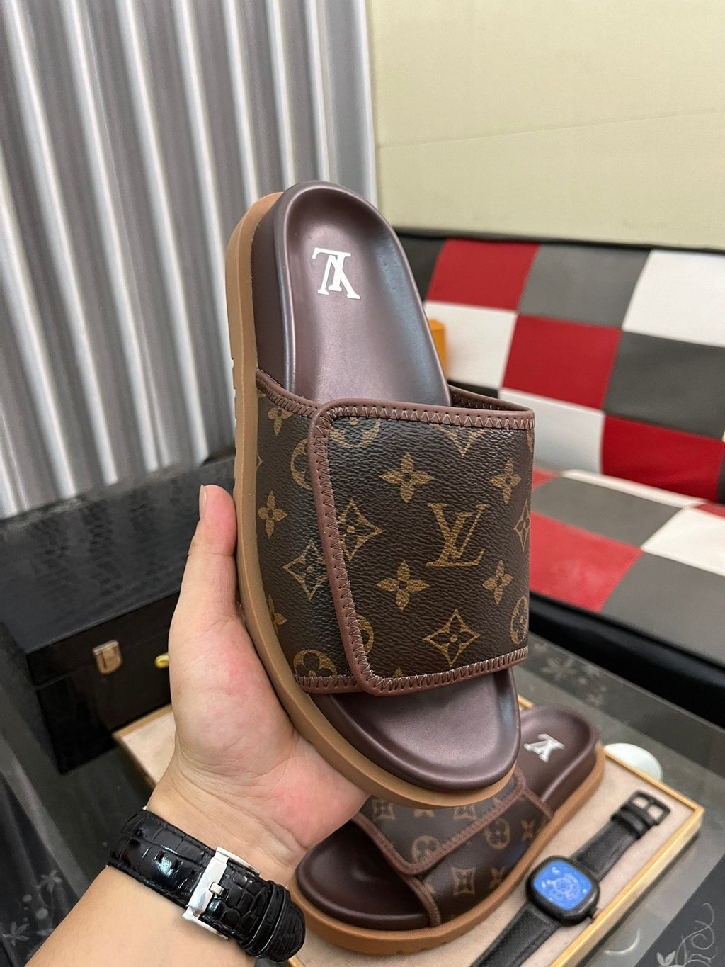 WATERFRONT MULE IN CHOCOLATE BROWN MONOGRAM RUBBER