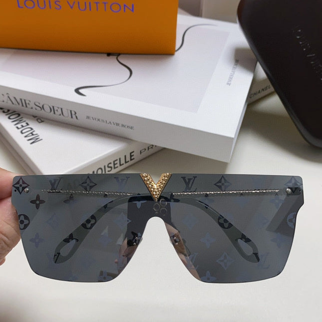 SQUARE SUNGLASS 581371 IN GOLD METAL MONOGRAM ON LENS