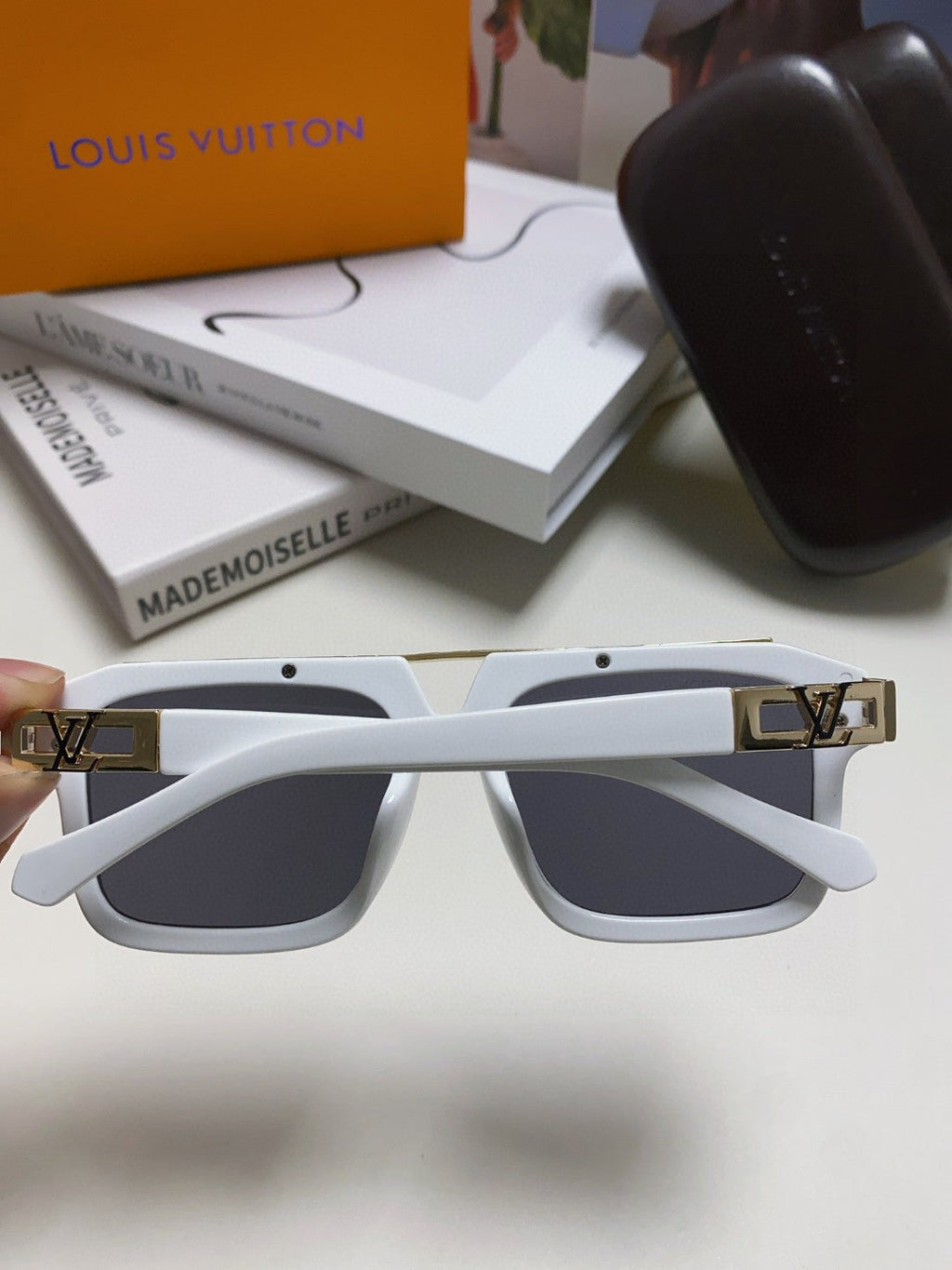 MASCOT PILOT SQUARE SUNGLASS 581377 IN WHTIE ACETATE GOLD METAL