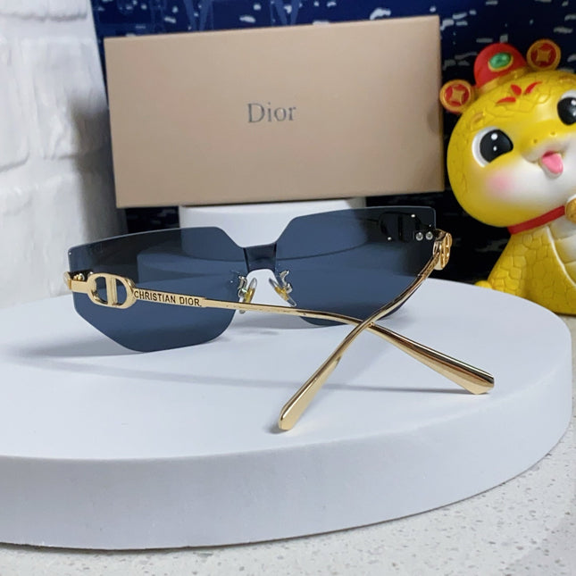 MONTAIGNE SUNGLASS 563194 IN GOLD METAL GREY LENSES