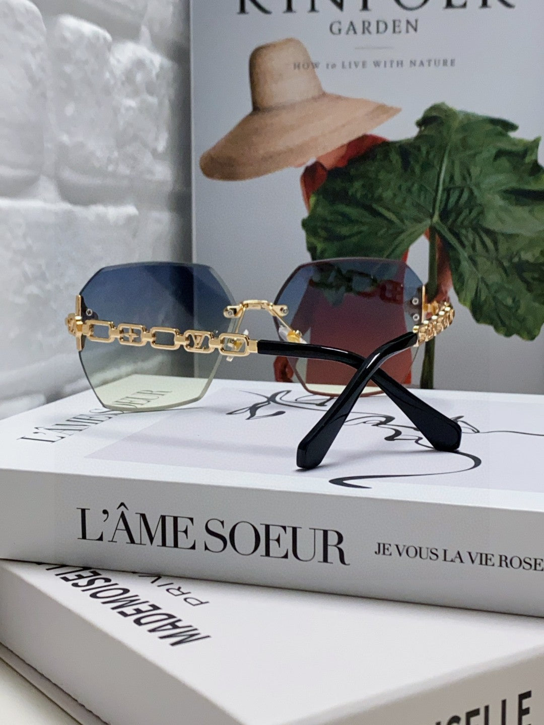 CHAIN SQUARE SUNGLASSES 570259 IN GOLD METAL GREY YELLOW SMOKE LENS