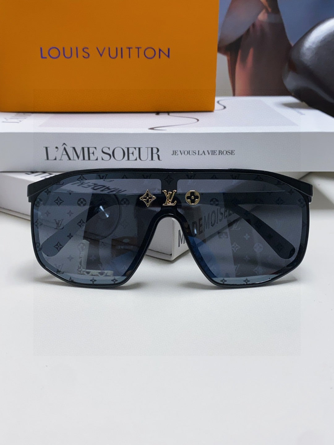 WAIMEA SUNGLASSES 570268 IN BLACK ACETATE MONOGRAM ON LENS