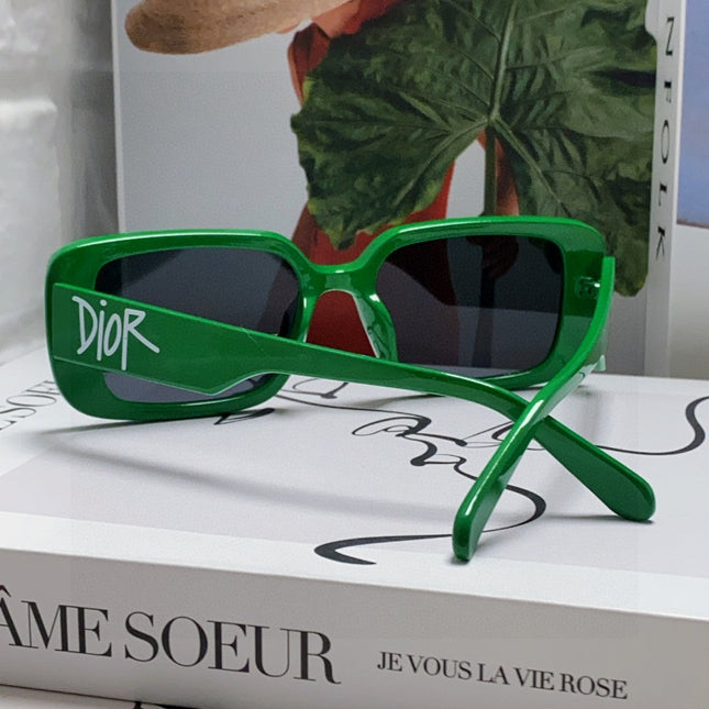 MONTAIGNE SUNGLASS 571594 IN GREEN ACETATE TEXT LOGO