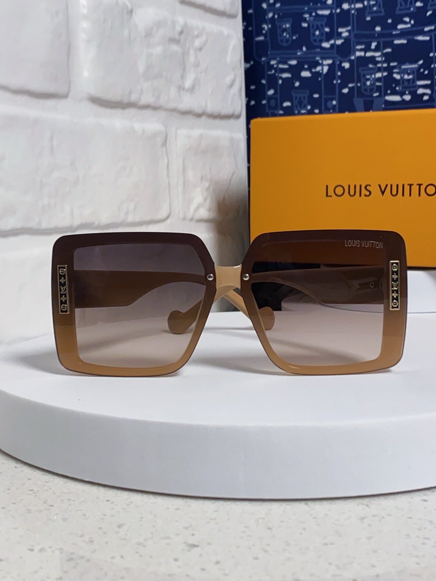 SQUARE SUNGLASSES 571654 IN DARK BEIGE SMOKE ACETATE