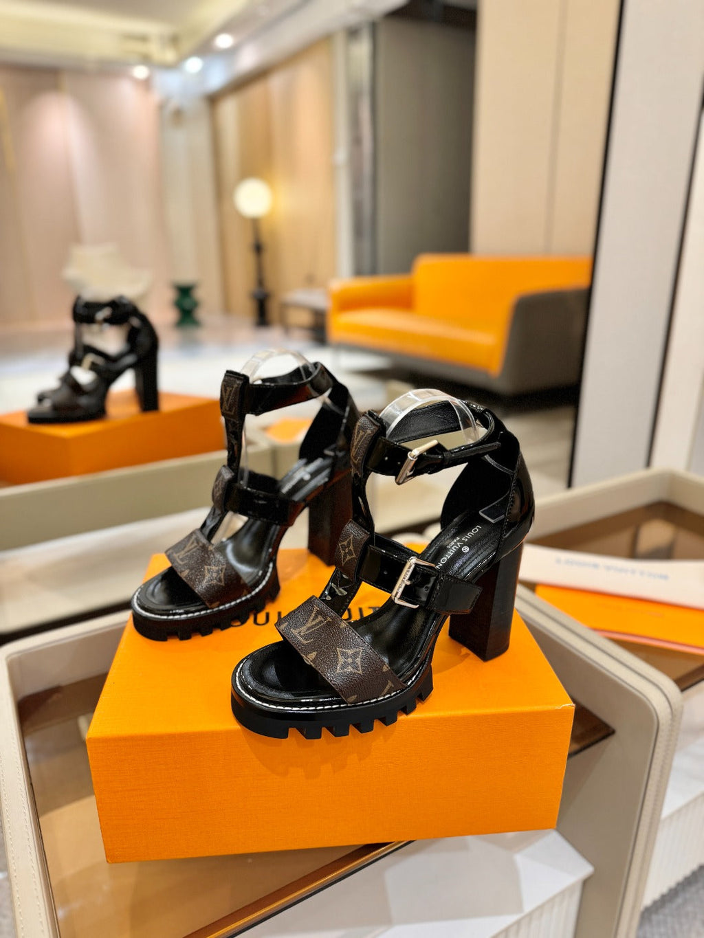 LV 26S STAR TRAIL HEELS 100 MM IN DARK BROWN AND BLACK CALFSKIN