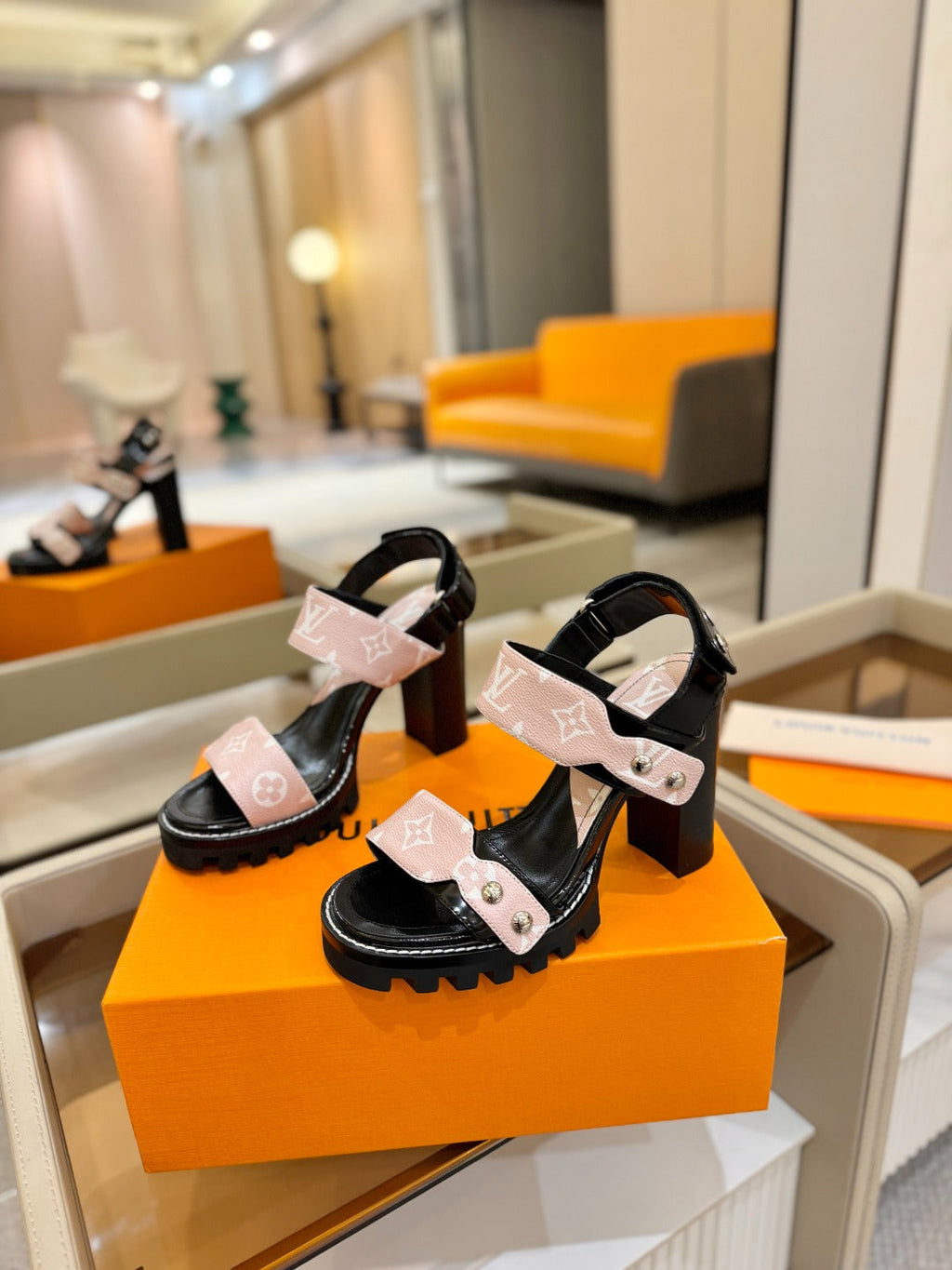 LV 26S HIGH HEEL SANDALS 100 MM IN LIGHT PINK AND BLACK CALFSKIN