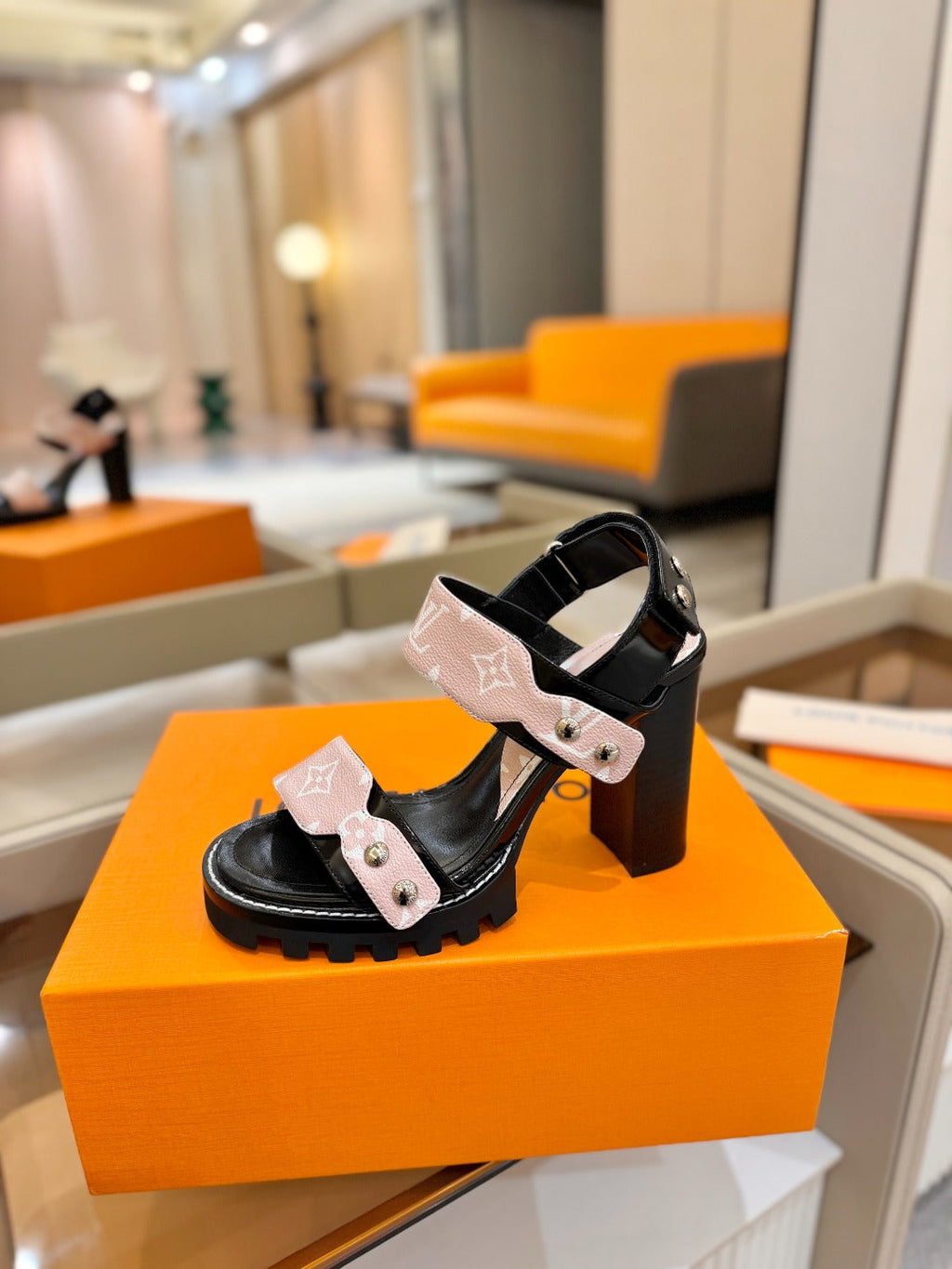 LV 26S HIGH HEEL SANDALS 100 MM IN LIGHT PINK AND BLACK CALFSKIN