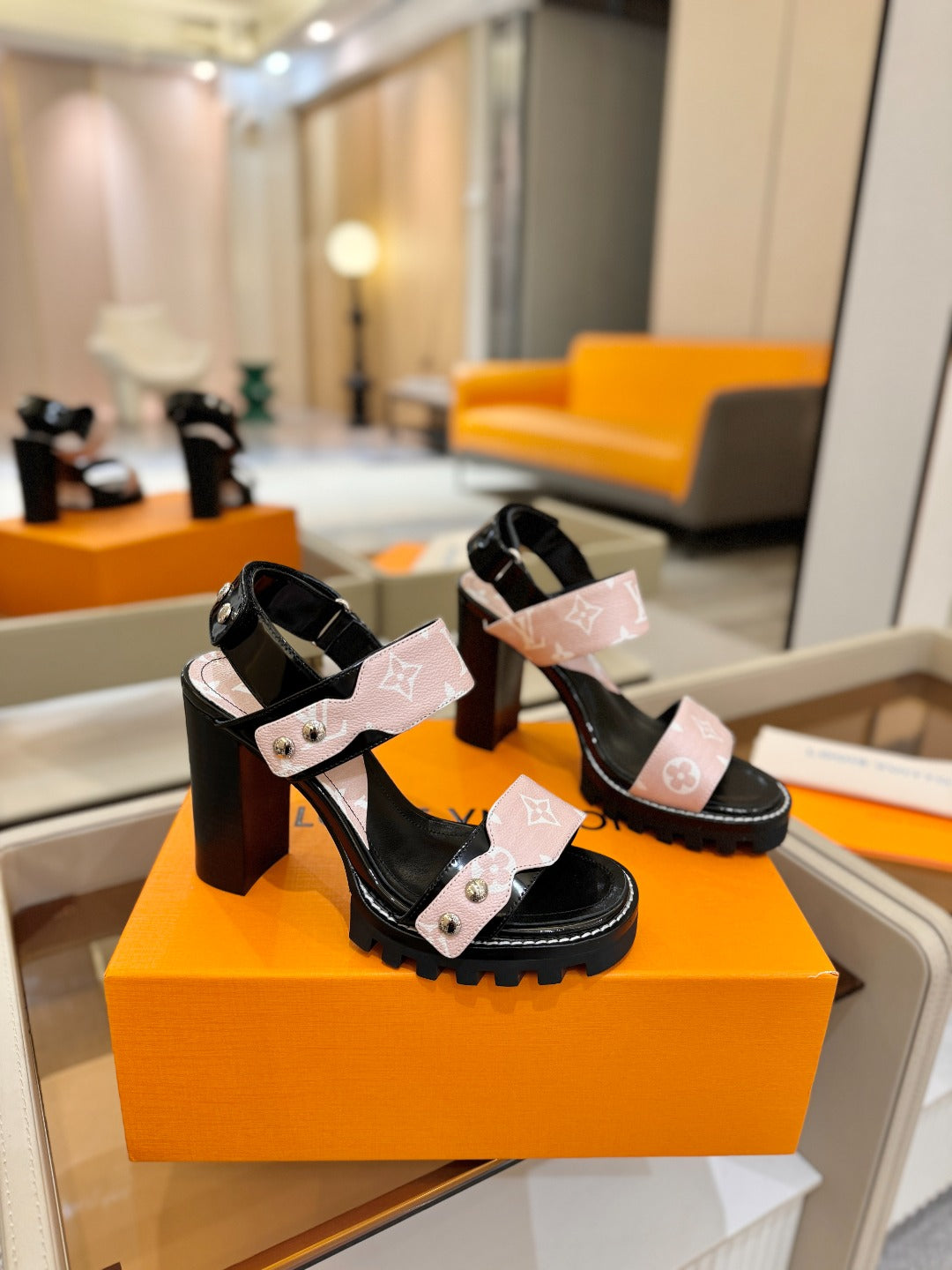 LV 26S HIGH HEEL SANDALS 100 MM IN LIGHT PINK AND BLACK CALFSKIN