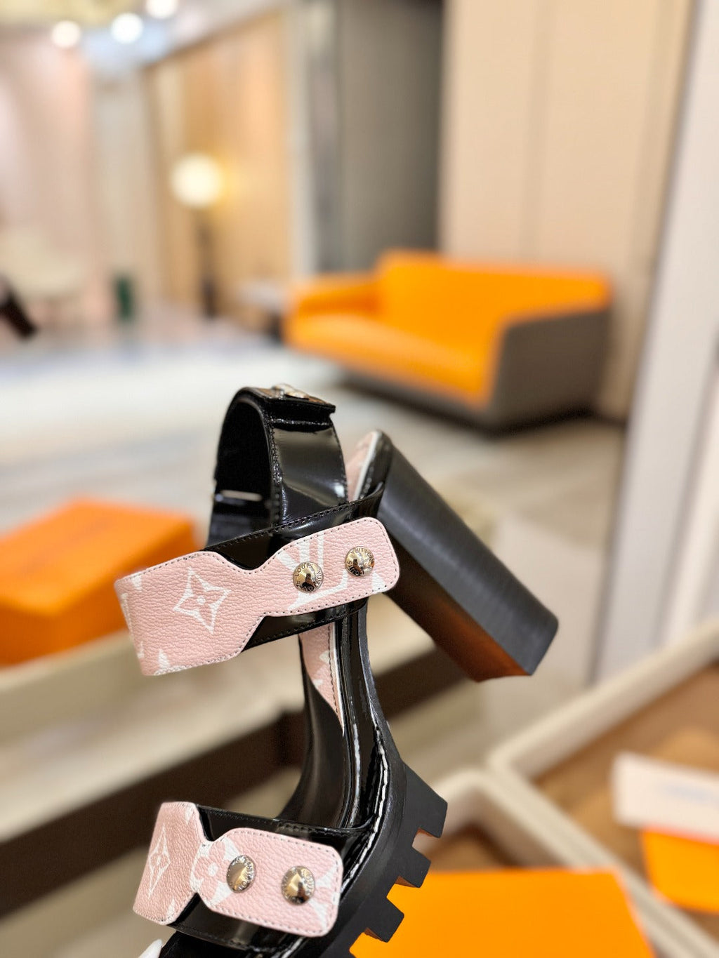 LV 26S HIGH HEEL SANDALS 100 MM IN LIGHT PINK AND BLACK CALFSKIN