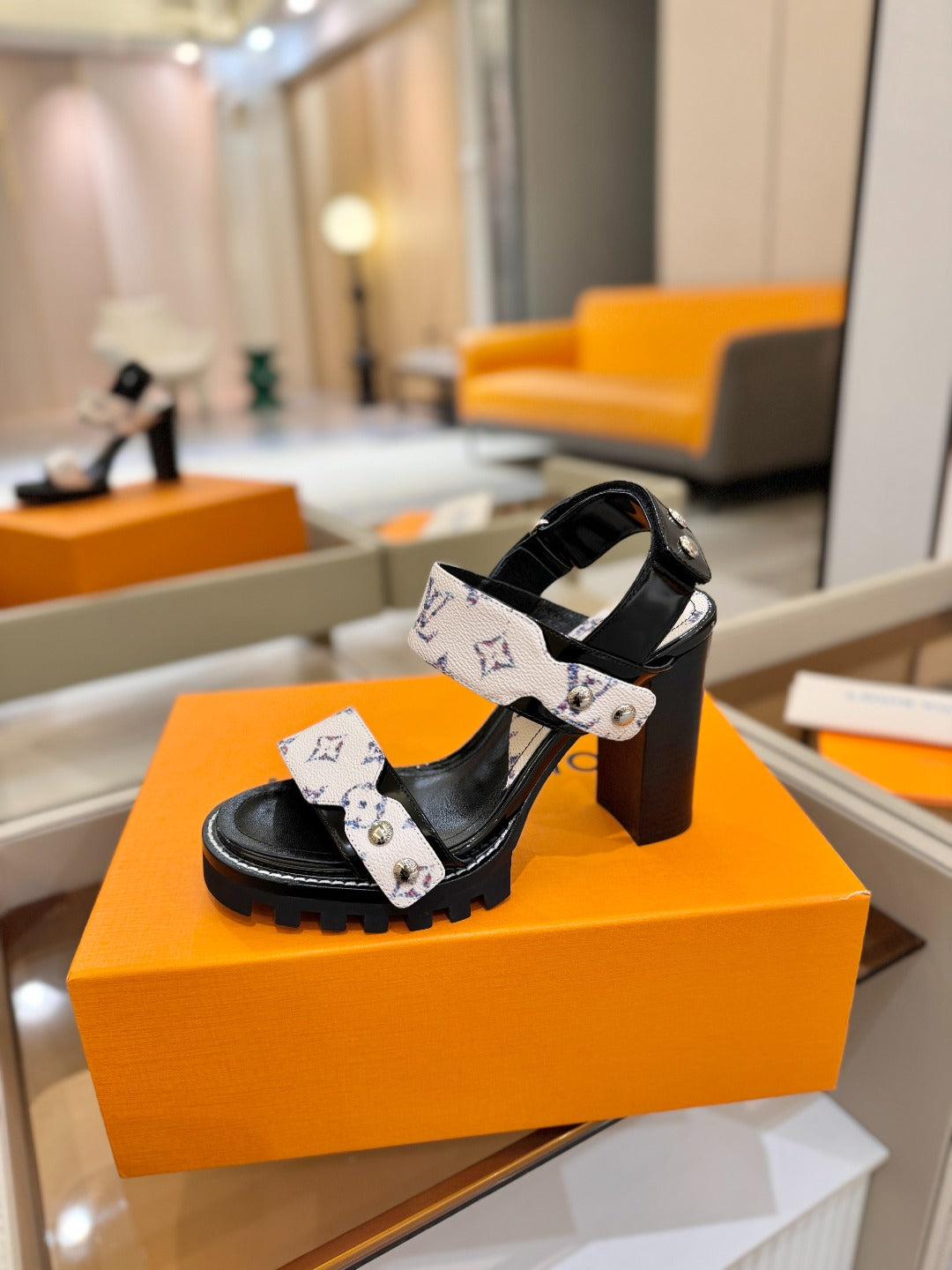 LV 26S HIGH HEEL SANDALS 100 MM IN CREAM WHITE AND BLACK CALFSKIN