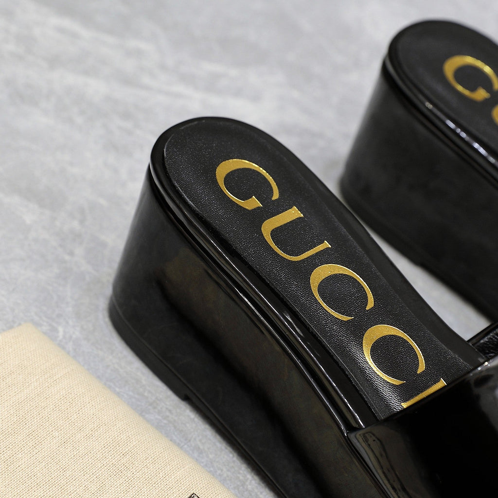HIGH WEDGE PLATFORM WITH DOUBLE G IN BLACK GLOSSY CALFSKIN