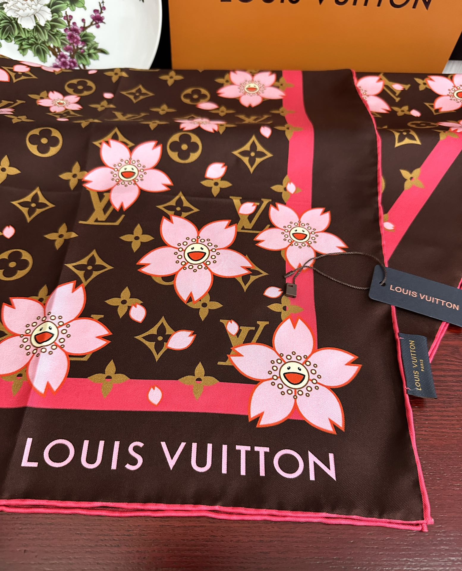 LV SCARF 90 CM IN SILK 723121