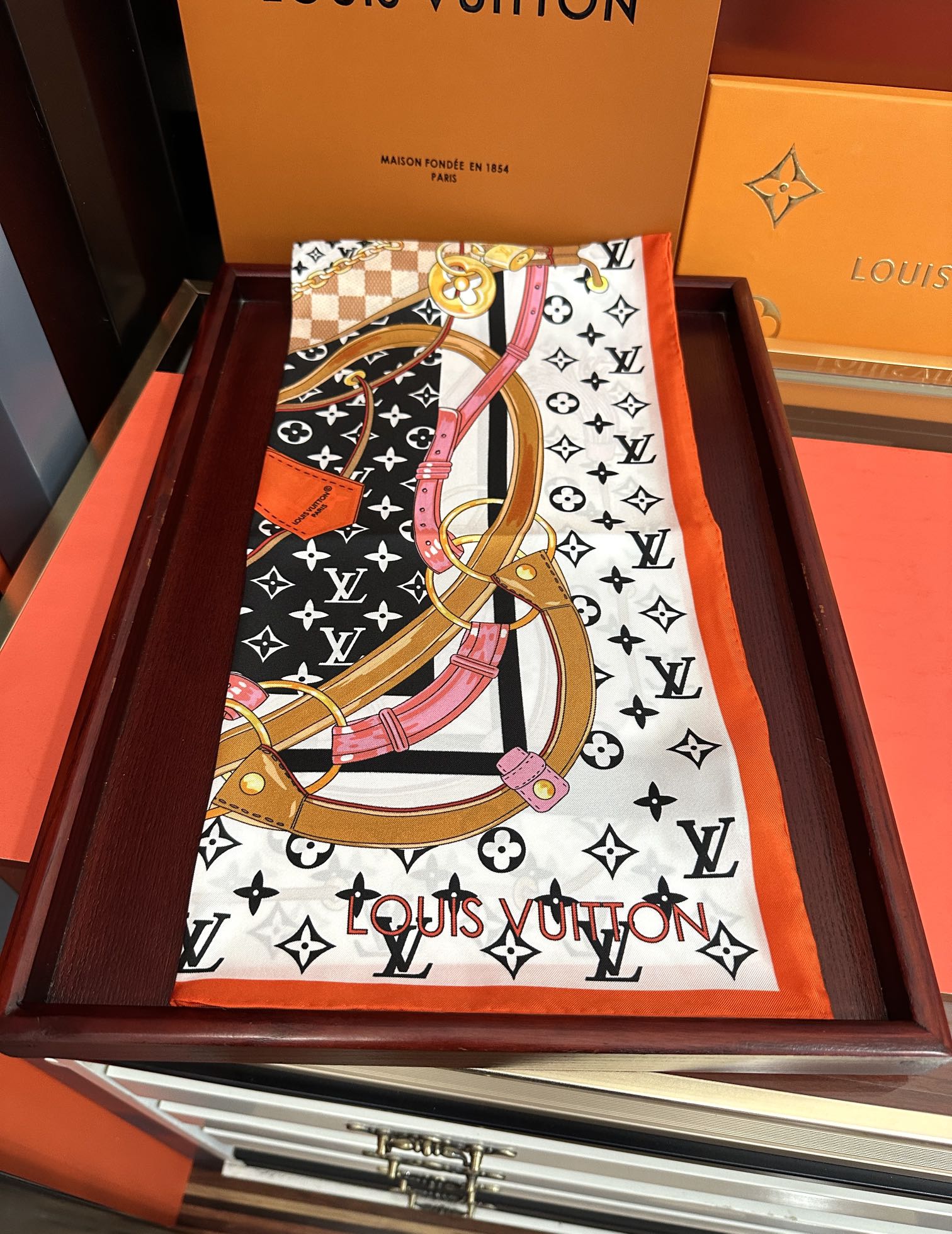 LV SCARF 90 CM IN SILK 729071