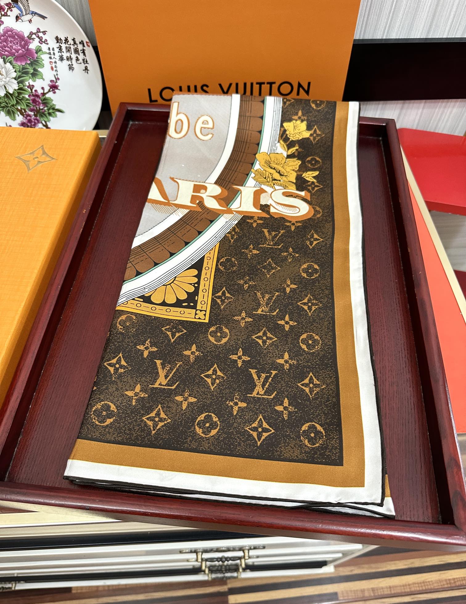 LV SCARF 90 CM IN SILK 730534