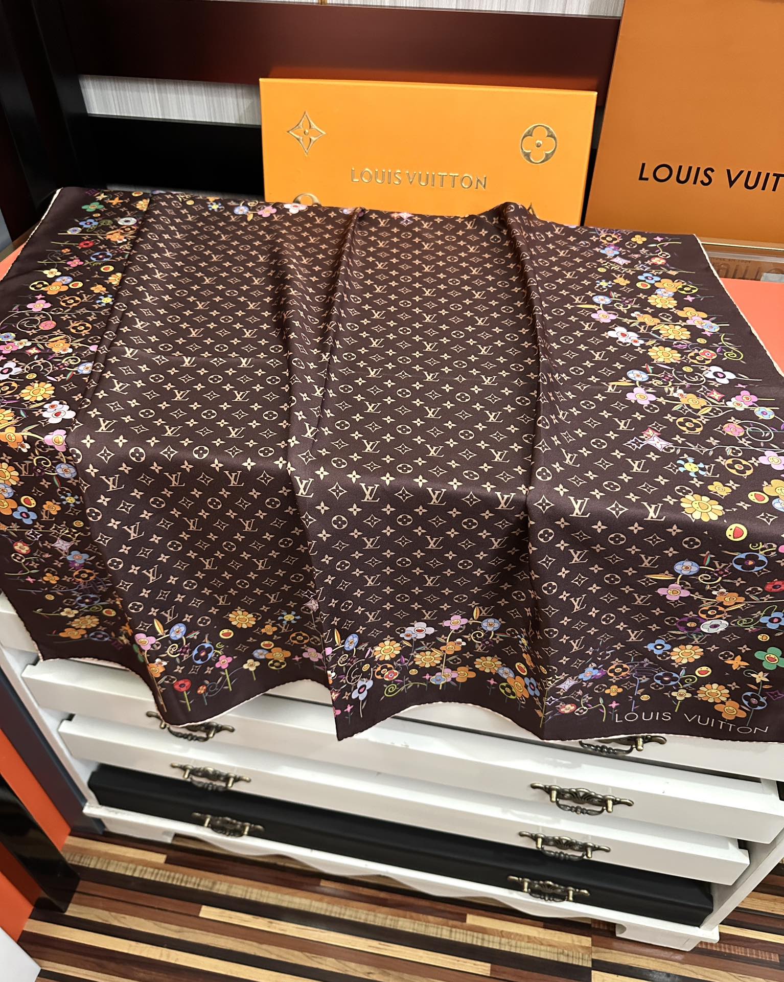 LV SCARF 90 CM IN SILK 730542