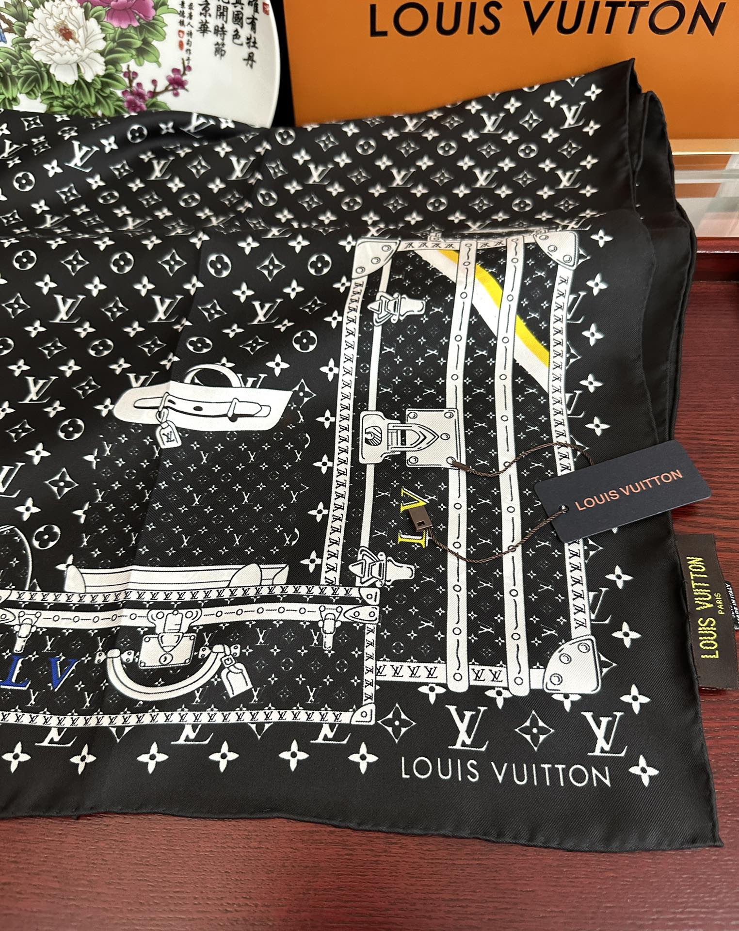 LV SCARF 90 CM IN SILK 733839