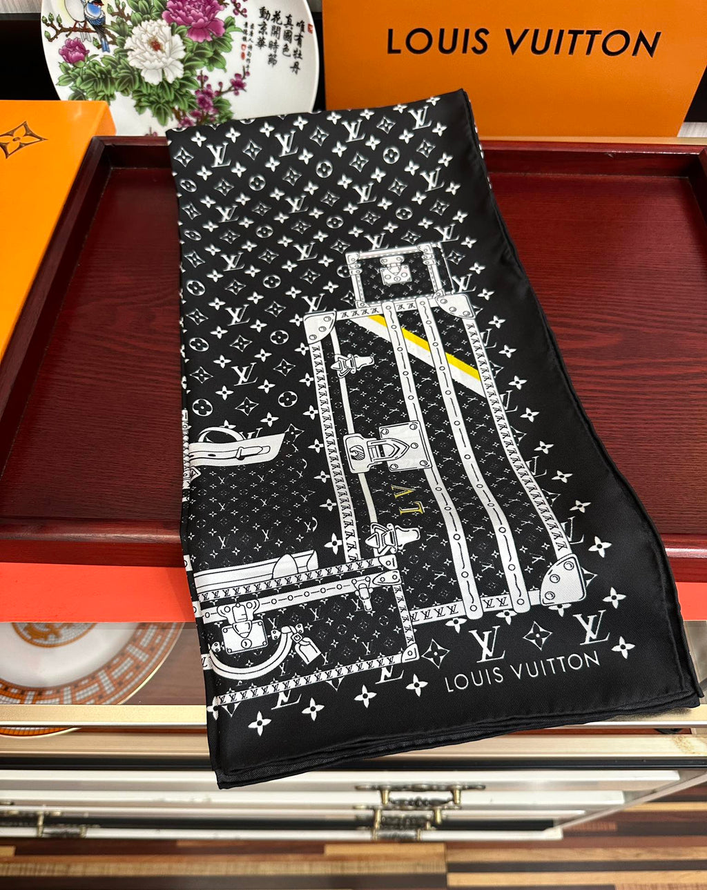 LV SCARF 90 CM IN SILK 733839