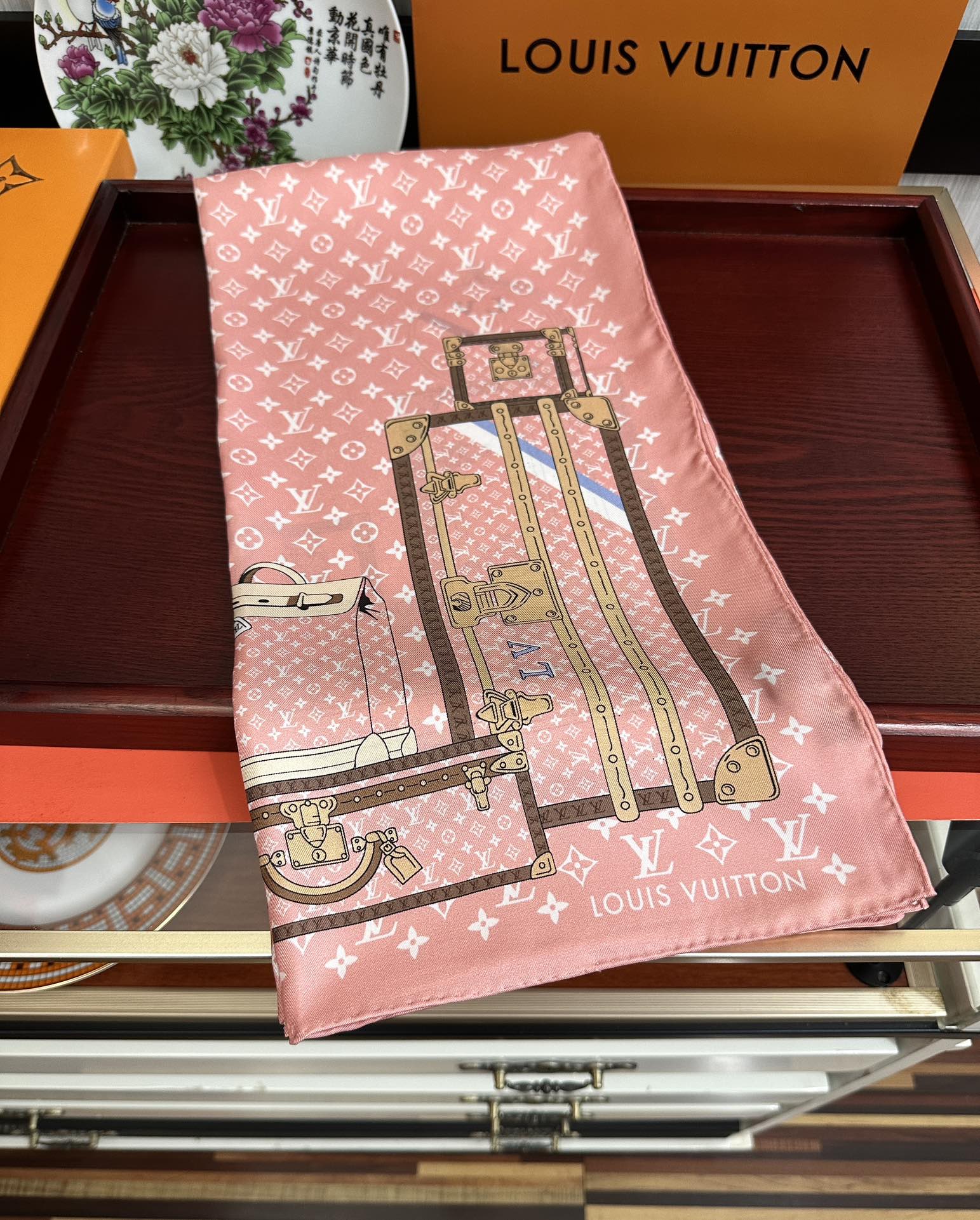 LV SCARF 90 CM IN SILK 733840