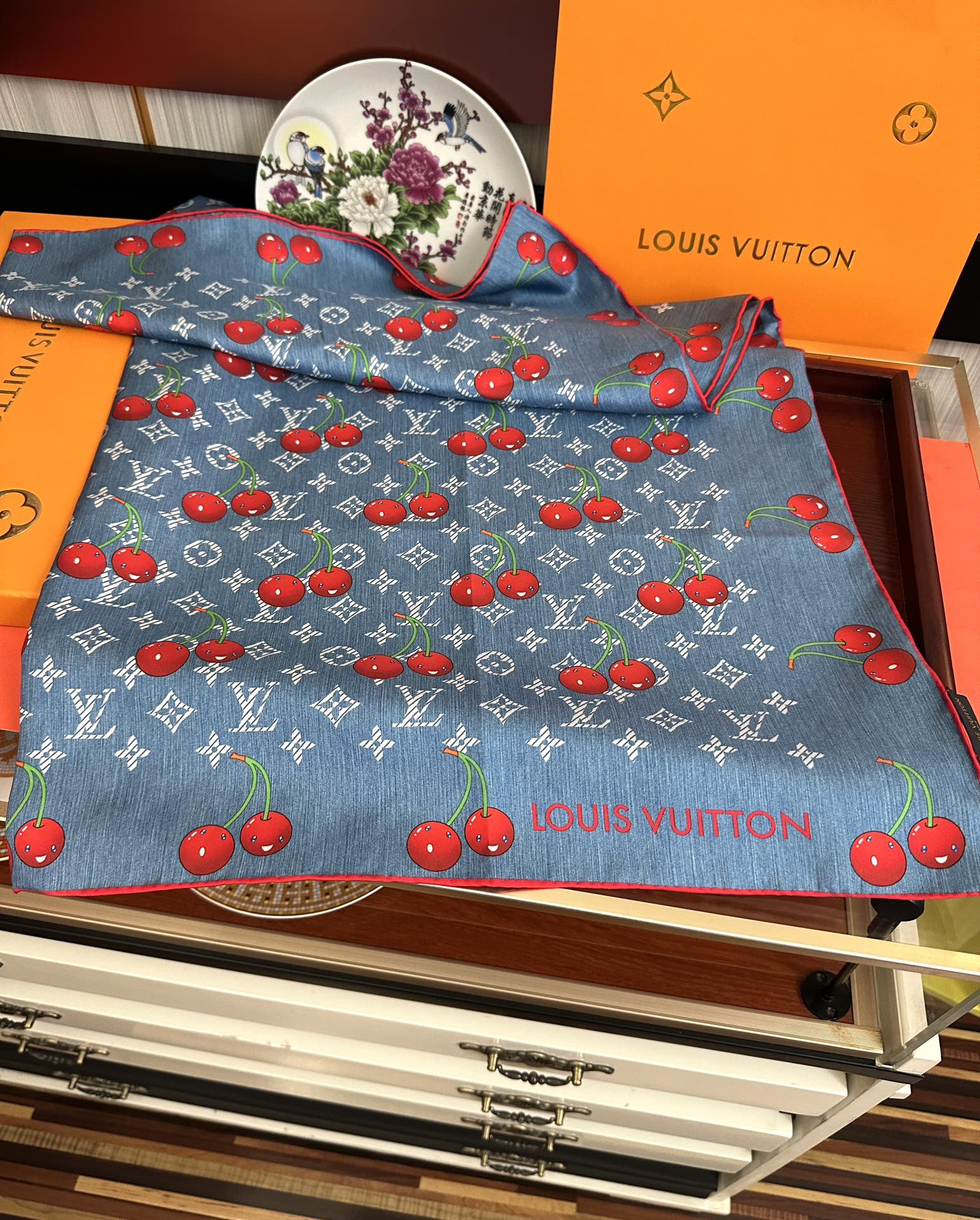 LV SCARF 90 CM IN SILK 04
