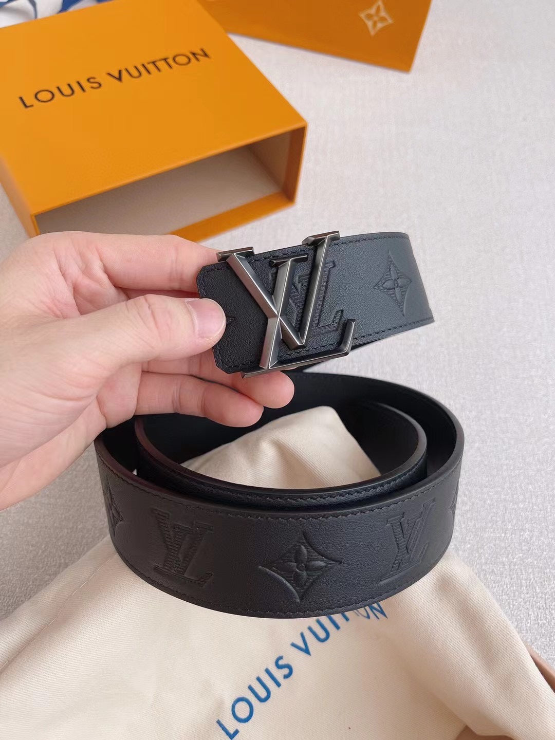 LV 25S BELT 40 MM IN BLACK CALFSKIN 593217