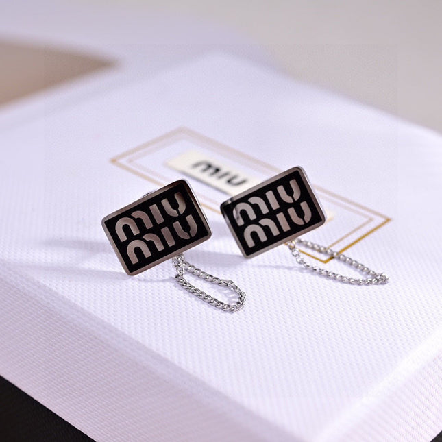 MIUMIU 26S RECTANGULAR LOGO CHAIN STUD EARRINGS IN BLACK ENAMEL AND SILVER TONE METAL 629947