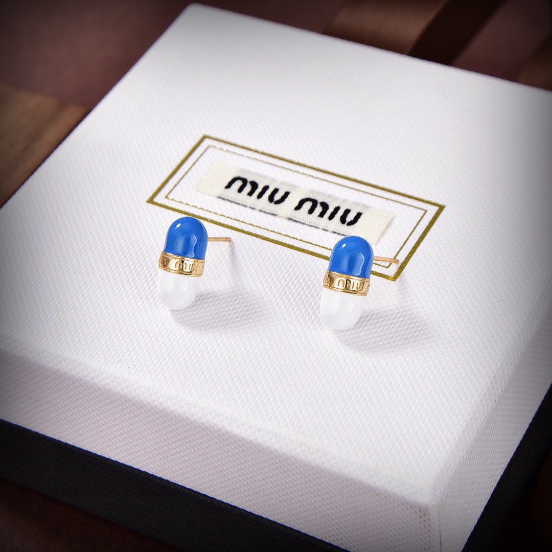 MIUMIU 26S CAPSULE STUD EARRINGS IN BLUE AND WHITE ENAMEL AND GOLD TONE METAL 631792